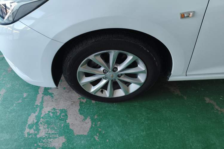 Used Chevrolet Cruze 2017 1.5L Automatic Pioneer Sunroof Edition
