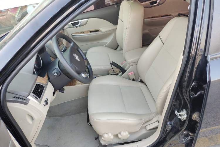 Used Buick Excelle 2015 1.5L Automatic Classic Model
