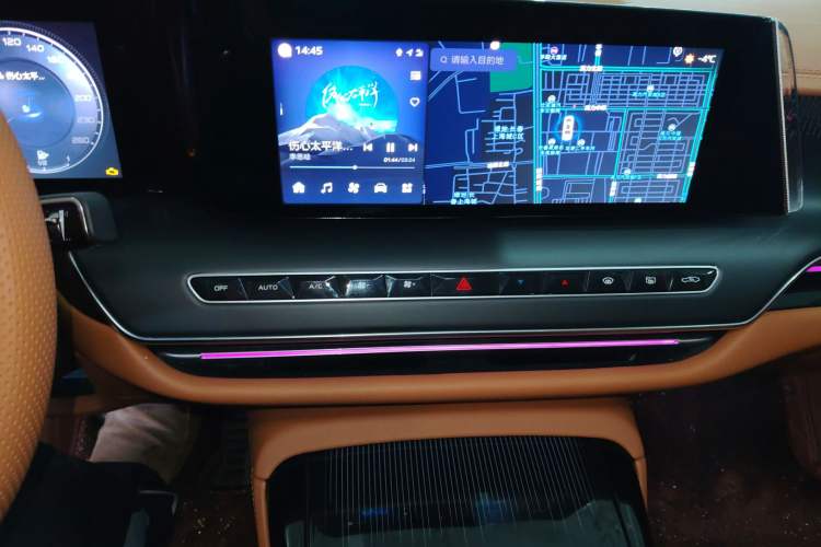 Used Hongqi H9 2025 Model Facelifted 2.0T Two-Wheel Drive Flag-Style Luxury Business Edition, 5 Seats