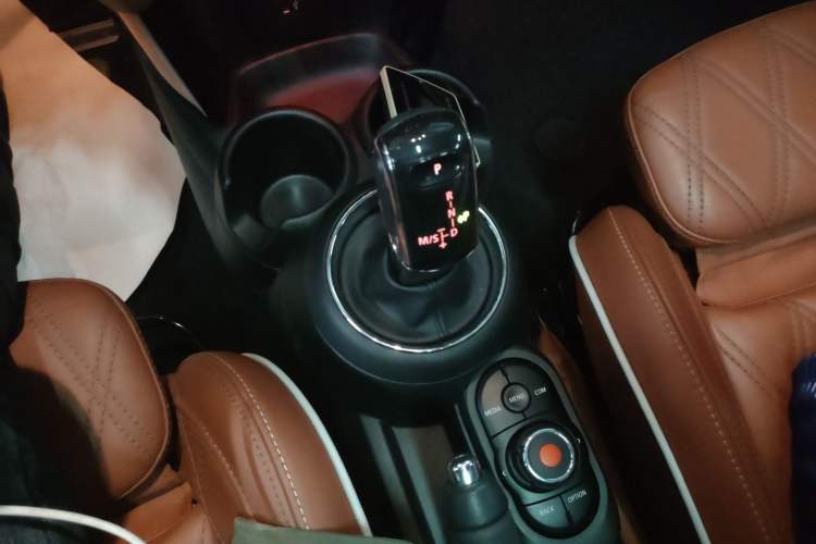 Used  MINI 2018 1.5T COOPER Artist Five-Door Edition
