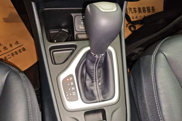 Used  Cherokee 2017 2.4L Leading Edition