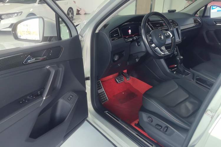 Used Volkswagen Tiguan L 2021 330TSI Automatic Two-Wheel Drive R-Line Enhanced Edition
