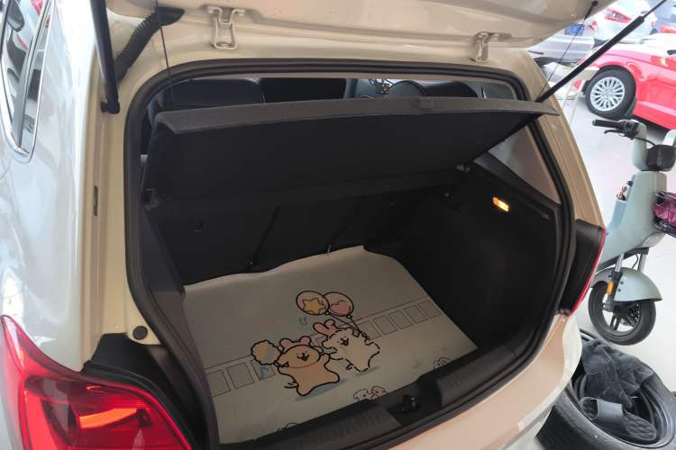 Used Volkswagen Polo 2016 1.6L Automatic Comfort Model