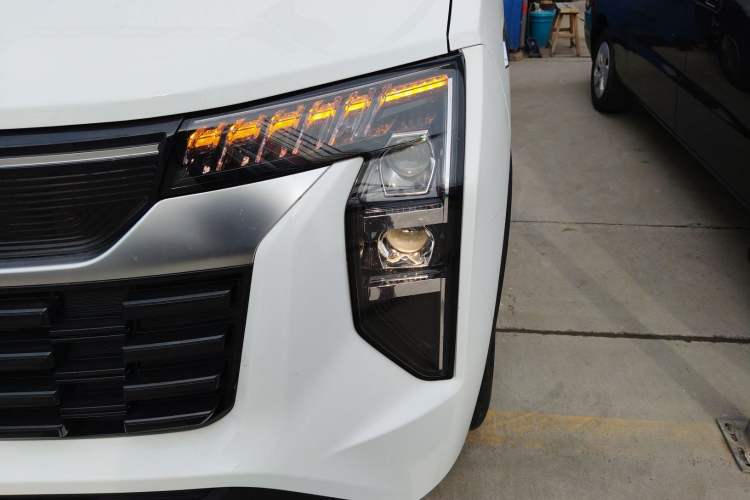 Used  Pioneer V 2024 Multi-Function Edition 2.0T Automatic Mid-Roof Low-Profile