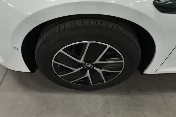 Used BYD Qin L 2025 DM-i Smart Drive 120KM Leading Model