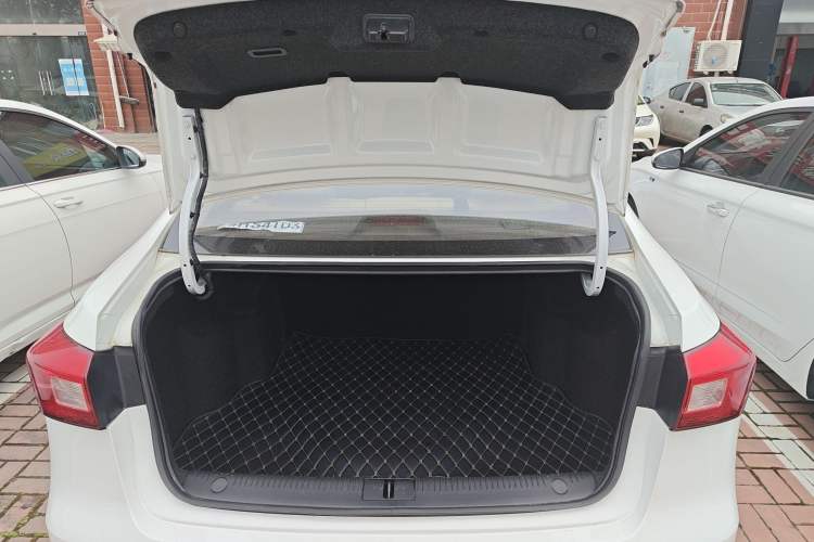 Used Roewe 360 2015 1.5L Automatic Luxury Edition
