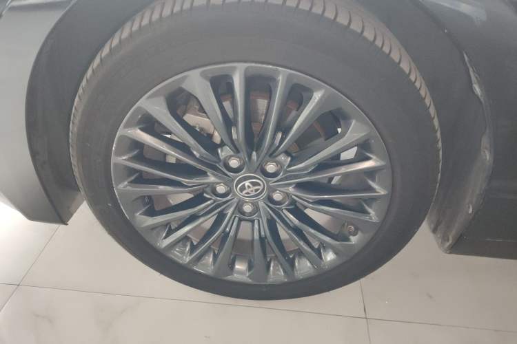 Used Toyota Avalon 2019 2.5L Touring Premium Version China VI Standard
