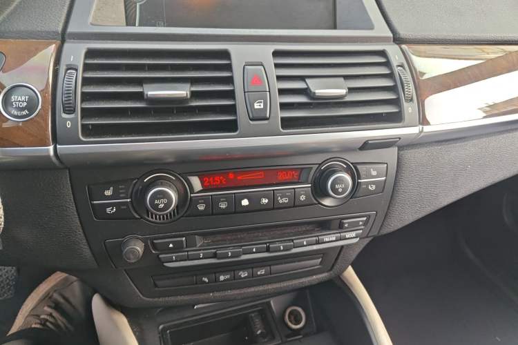 Used BMW X6 2014 xDrive35i five-seater
