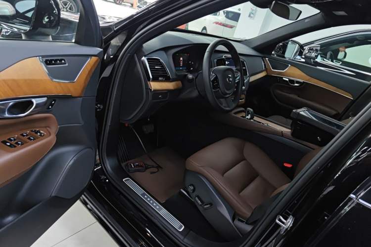 Used Volvo XC90 2024 B6 Zhiyi Luxury 7-Seater
