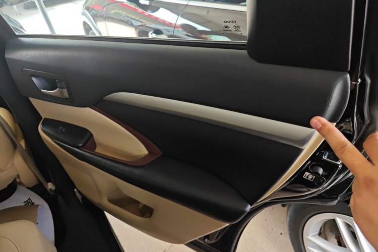 Used Toyota Highlander 2015 2.0T Two-Wheel Drive Elite Edition 7 Seats
