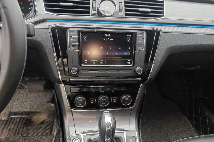 Used Volkswagen Passat 2017 330TSI DSG Luxury Edition
