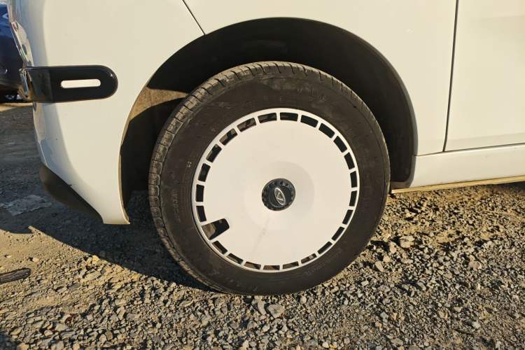 Used Chery QQ Ice Cream 2022 120km Conical Shape Lithium Iron Phosphate
