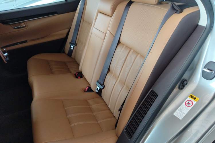 Used Lexus ES 2015 300h Comfort Edition