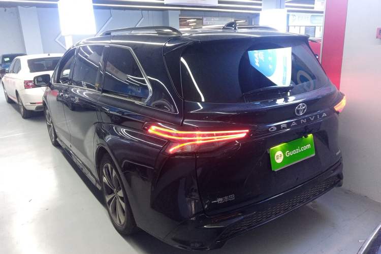 Used Toyota Granvia 2023 2.5L Hybrid Flagship VIP Edition
