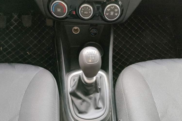 Used Kia K2 2015 Sedan 1.4L MT GLS
