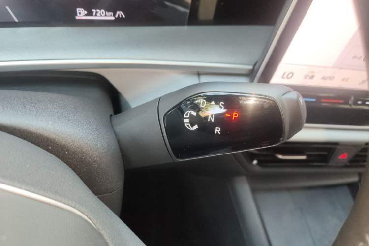 Used Volkswagen Tayron 2025 Tharu L 330TSI Two-Wheel Drive Elite City Package