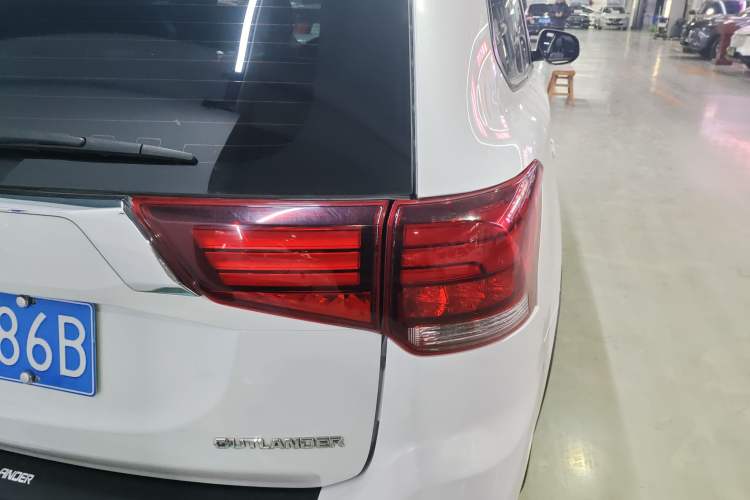 Used Mitsubishi Outlander 2019 2.0L Two-Wheel Drive Comfort Edition 5 Seats China VI Standard
