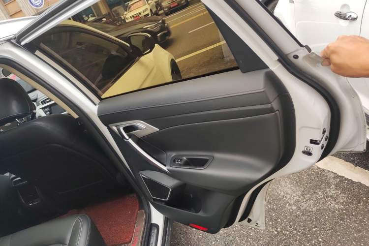 Used Geely Auto Emgrand X7 Sport 2018 1.8TD Automatic Two-Wheel Drive Smart Connect 4G Internet Edition
