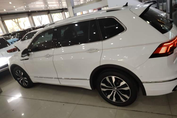 Used Volkswagen Tiguan L 2023 330TSI Automatic Two-Wheel Drive R-Line Enjoyment Edition
