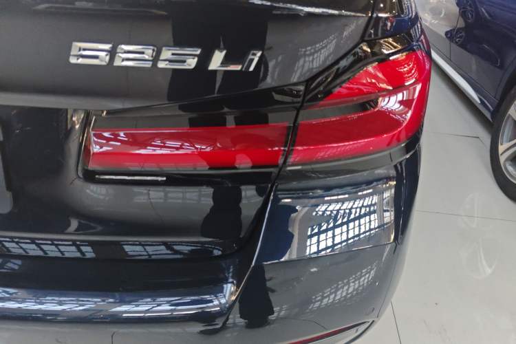 Used BMW 5 Series 2022 Restyled 525Li M Sport Package
