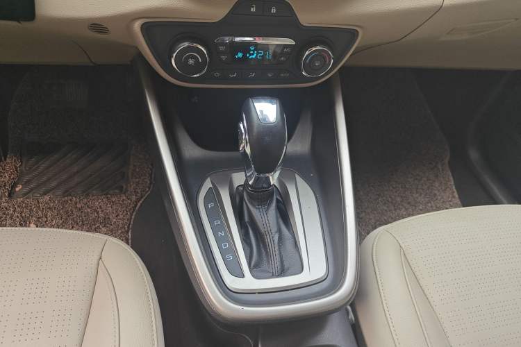 Used Ford Escort 2015 1.5L Automatic Fashion Model
