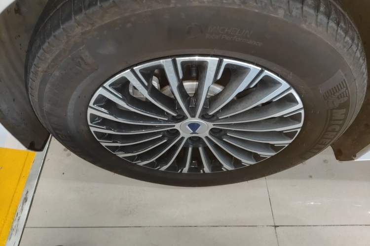 Used Denza D9 2024 EV 600 Four-Wheel-Drive Flagship Model
