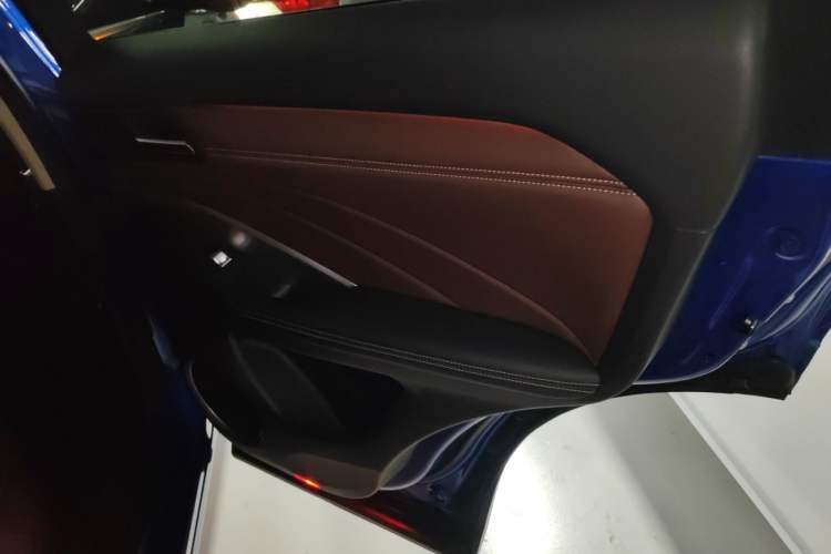 Used Wey VV6 2018 2.0T Two-Wheel-Drive Ultra-Luxury Version China V Standard
