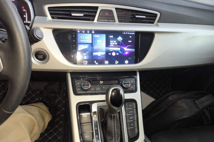 Used Geely Auto Emgrand X7 Sport 2018 1.8TD Automatic Two-Wheel Drive Smart Connect 4G Internet Edition