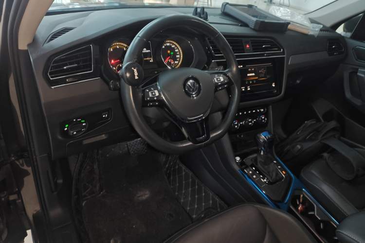 Used Volkswagen Tiguan L 2020 330TSI Automatic Two-Wheel Drive Smart Luxury Edition China VI Standard
