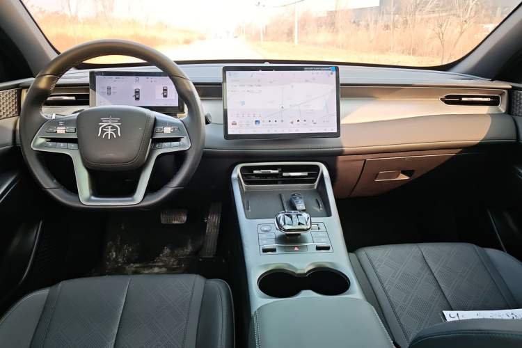 Used BYD Qin PLUS 2025 DM-i Smart Drive 120KM Superior Model
