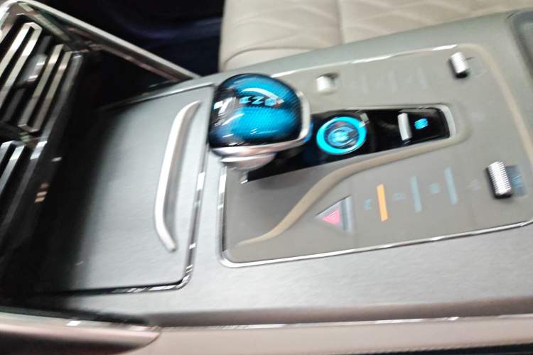 Used BYD Tang New Energy 2024 DM-i Glory Edition 112KM Prestige Model
