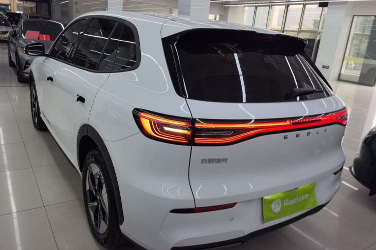 Used  E5 2024 440km Launch Edition
