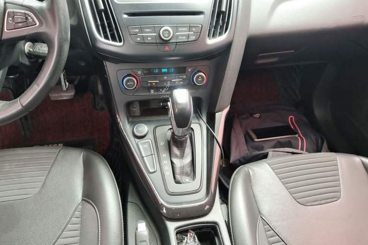 Used Ford Focus 2018 Hatchback Classic EcoBoost 180 Automatic Elite Model
