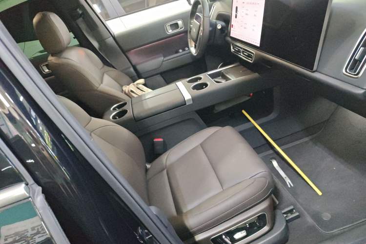 Used Li Auto L8 2023 Pro Model
