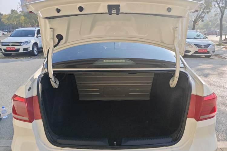 Used Volkswagen Santana 2015 1.6L Automatic Comfort Edition