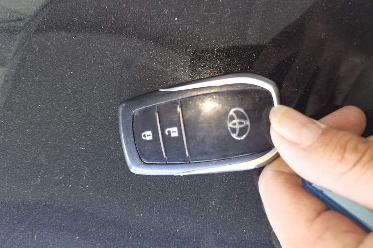 Used Toyota Highlander 2018 2.0T Two-Wheel Drive Luxury Edition 7 Seats China VI Standard
