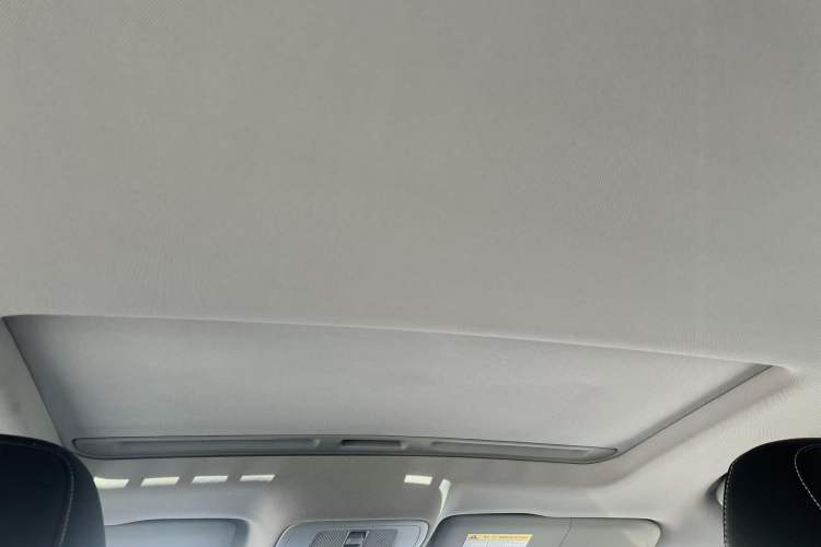 Used Roewe i6 2017 20T Manual Luxury Edition