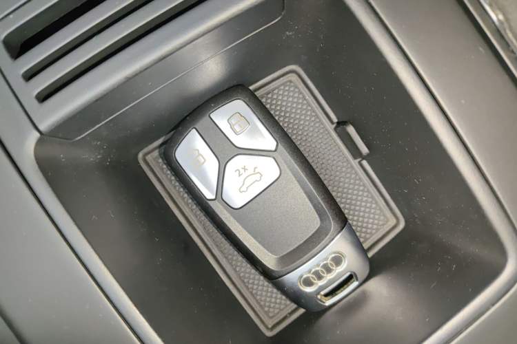 Used Audi A4L 2022 40 TFSI Luxury Dynamic Model