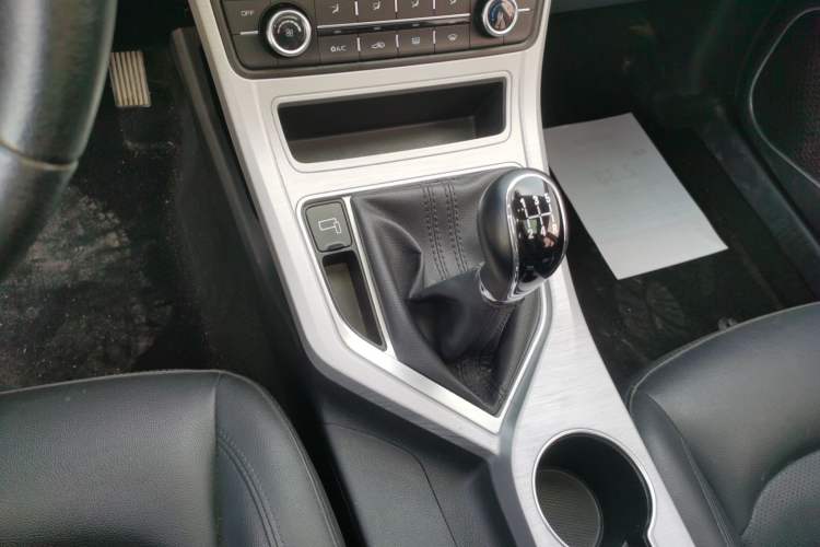 Used Geely Auto Vision 2019 Upgraded Model 1.5L Manual Luxury Version China V Standard
