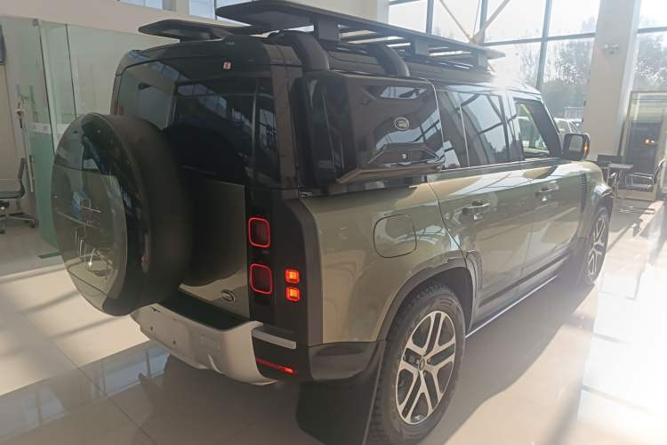 Used Land Rover Defender 2023 Facelift 110 3.0T P400 Dark Edition
