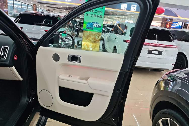 Used Li Auto L8 2023 Pro Model
