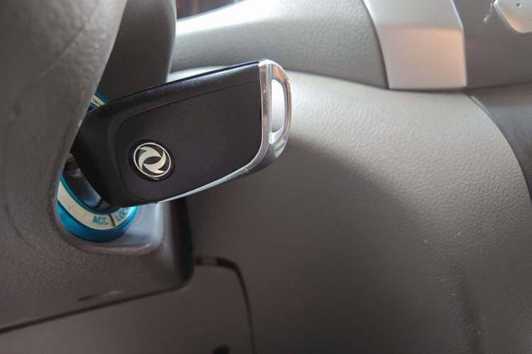 Used Dongfeng Shuaike 2012 2.0L Automatic Flagship 7-Seater
