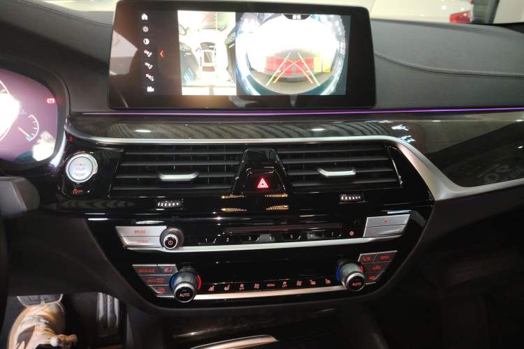 Used BMW 5 Series 2019 Facelifted 530Li Leading Edition M Sport Package
