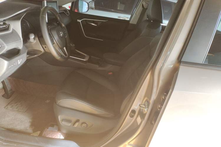 Used Toyota RAV4 2022 2.0L CVT Two-Wheel Drive Fashion Plus Edition
