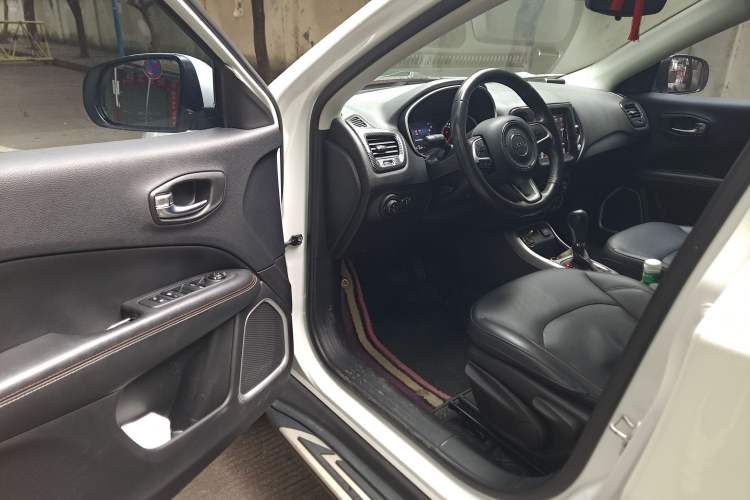 Used  Compass 2017 200T Automatic Family Edition
