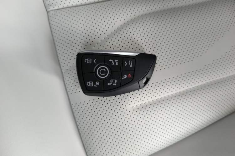 Used Buick GL8 New Energy 2024 Lu Zun Luxury Edition 7-Seater
