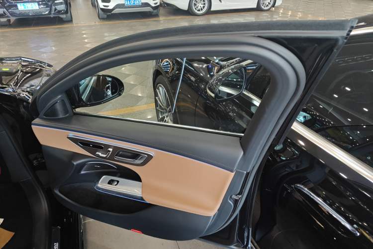 Used Mercedes-Benz E-Class 2024 Refresh E 300 L Stylish Edition
