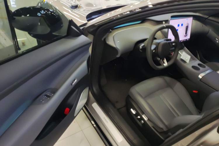 Used  YU7 2025 Ultra-Long Range All-Wheel Drive Pro Version