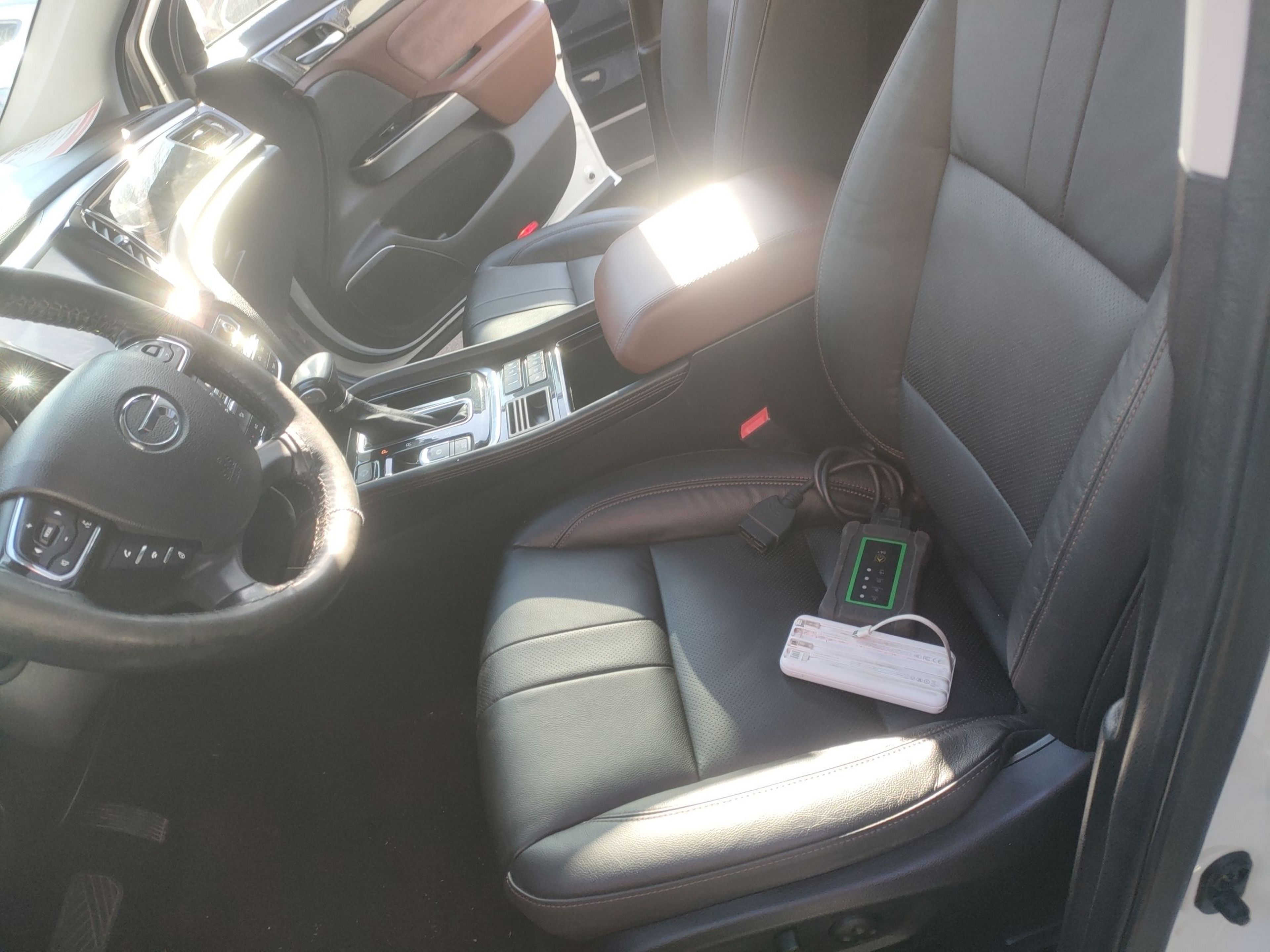 Переднее сиденье в автомобиле