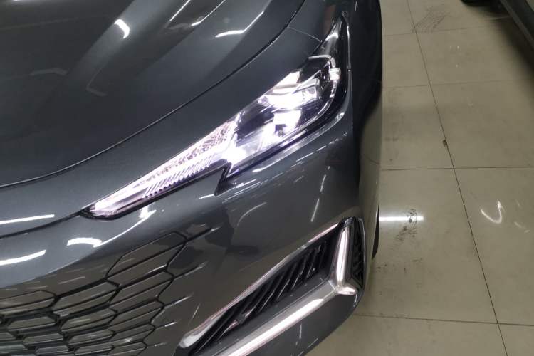 Used Changan UNI-K 2023 2.0T Two-Wheel Drive YueShang Trim
